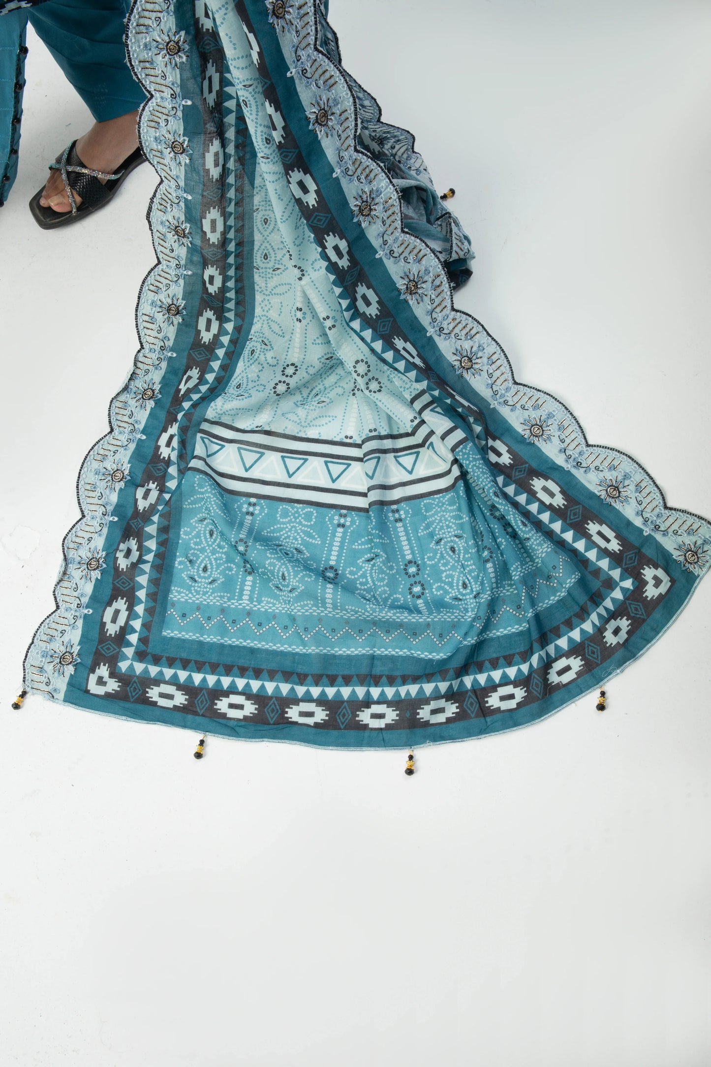 EMBC-007- 3 Piece Lawn Embroidered UnStitched Suit