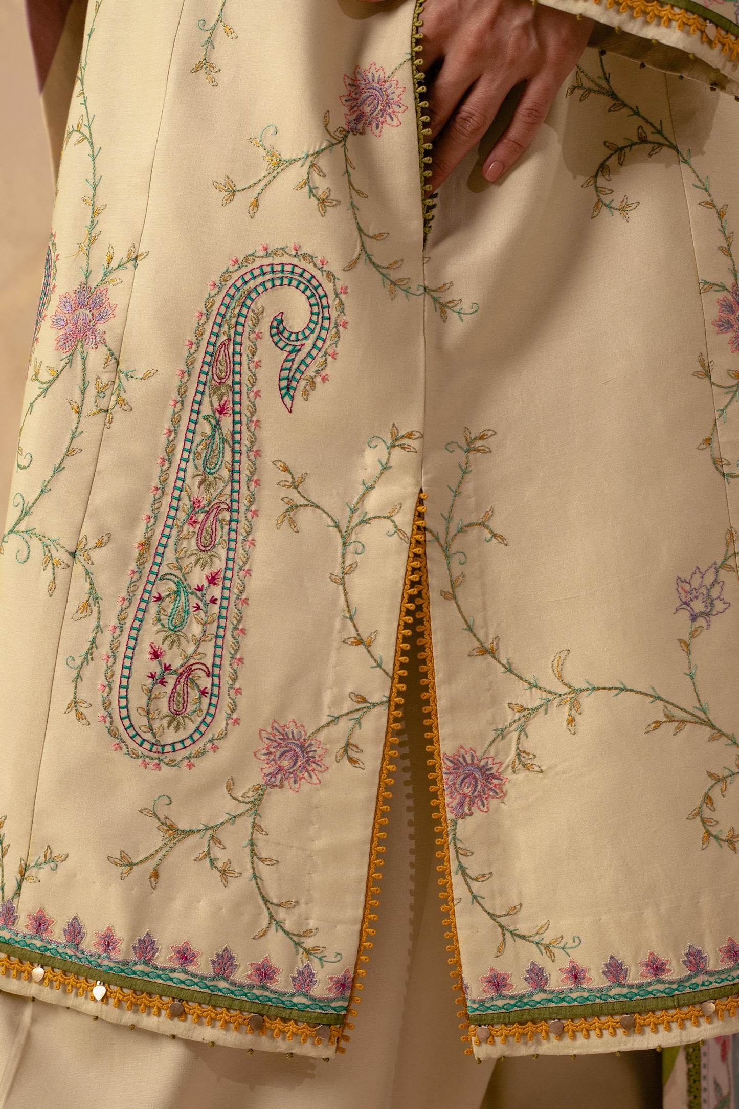 Z.S Unstitched Embroidered Lawn 3 Piece Suit