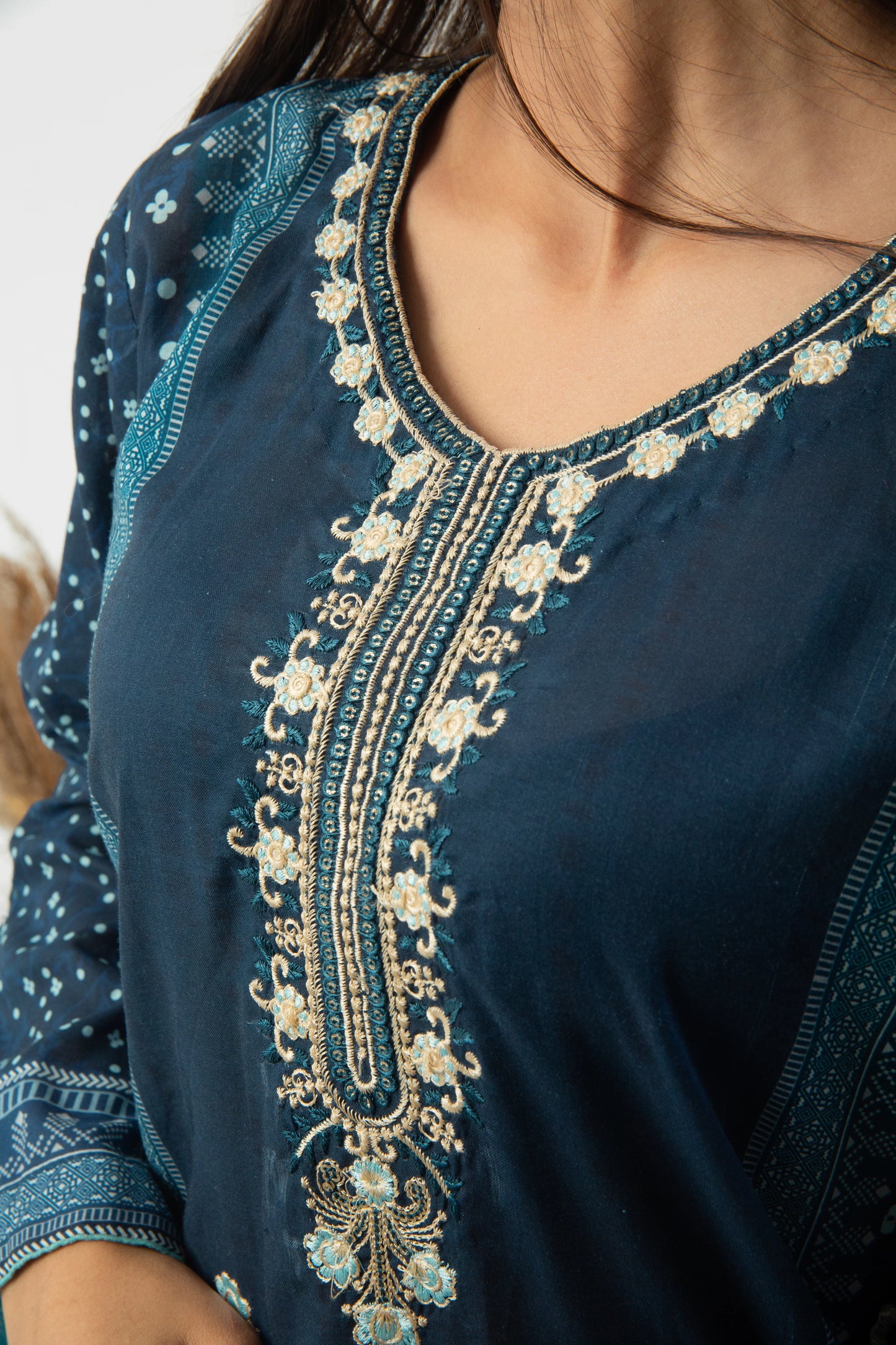 EMBC-004- 3 Piece Lawn Embroidered UnStitched Suit