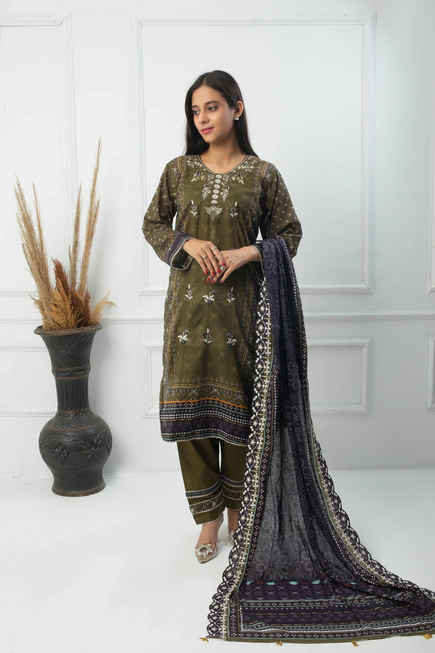 EMBC-005- 3 Piece Lawn Embroidered UnStitched Suit