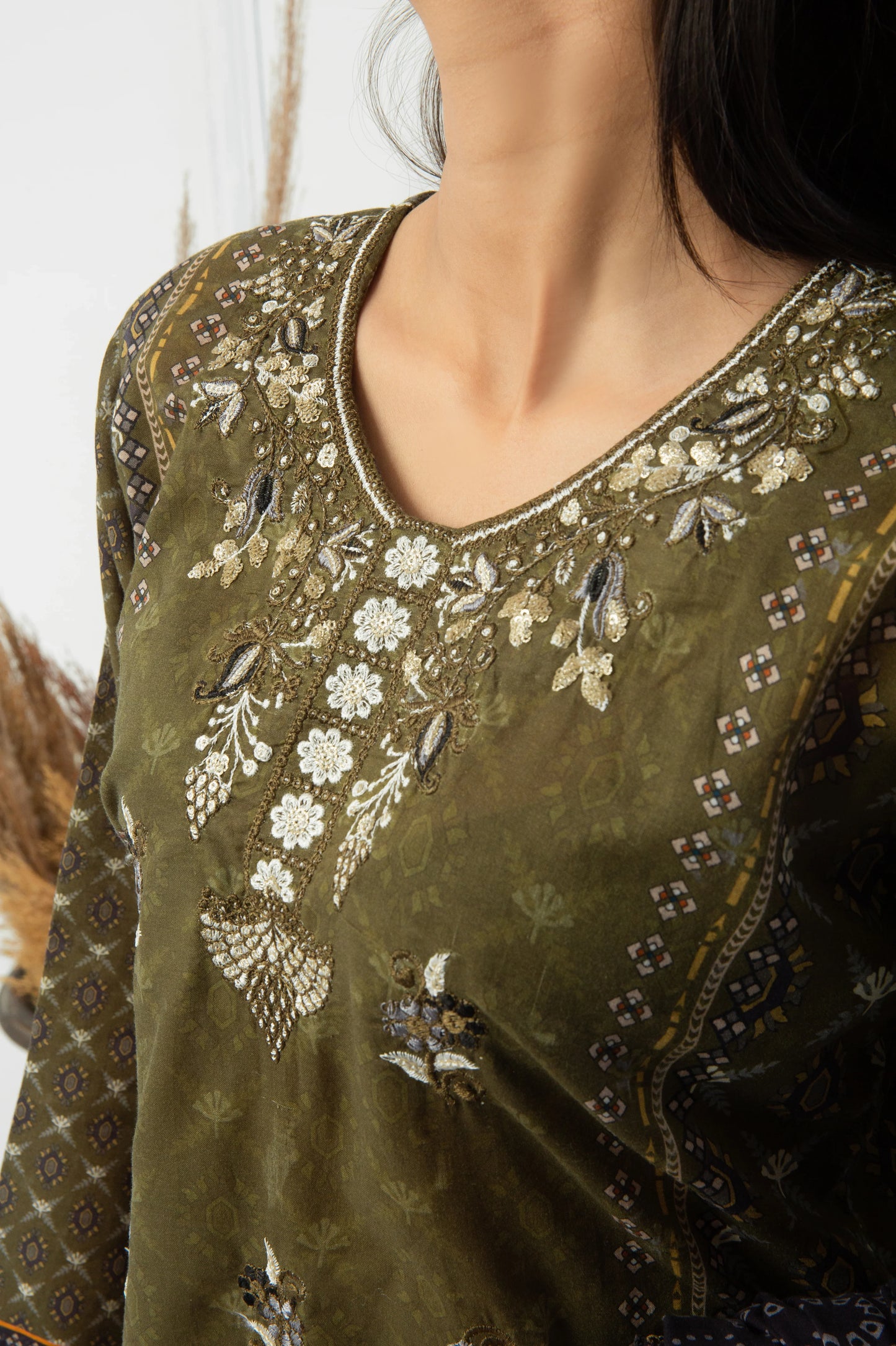 EMBC-005- 3 Piece Lawn Embroidered UnStitched Suit