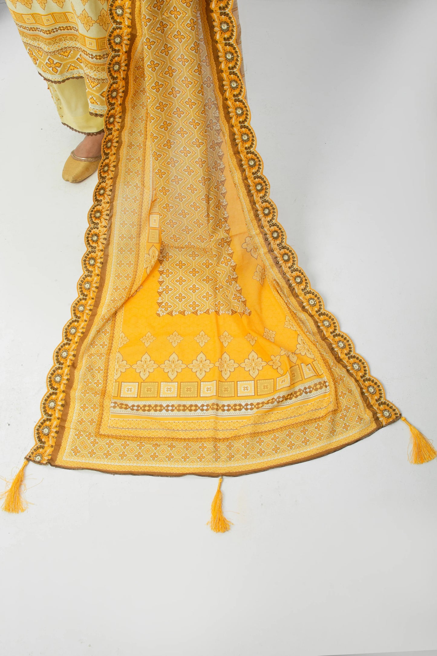 EMBC-002- 3 Piece Lawn Embroidered UnStitched Suit