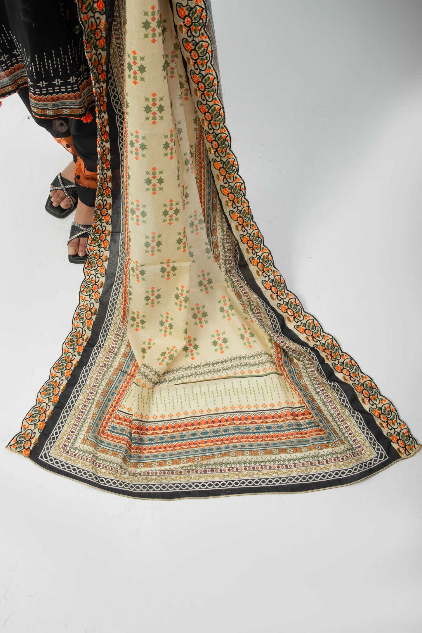 EMBC-001- 3 Piece Lawn Embroidered UnStitched Suit