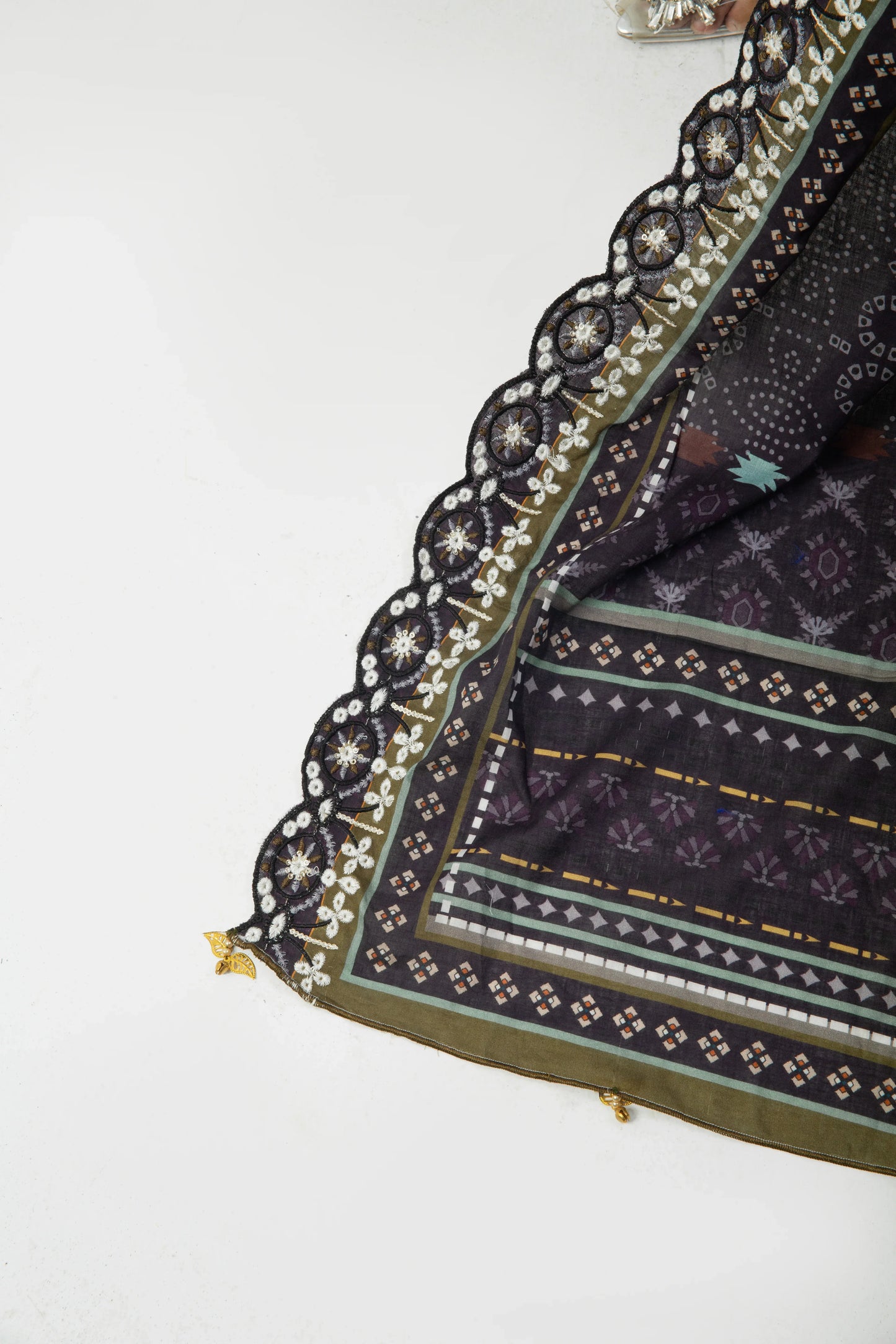 EMBC-005- 3 Piece Lawn Embroidered UnStitched Suit