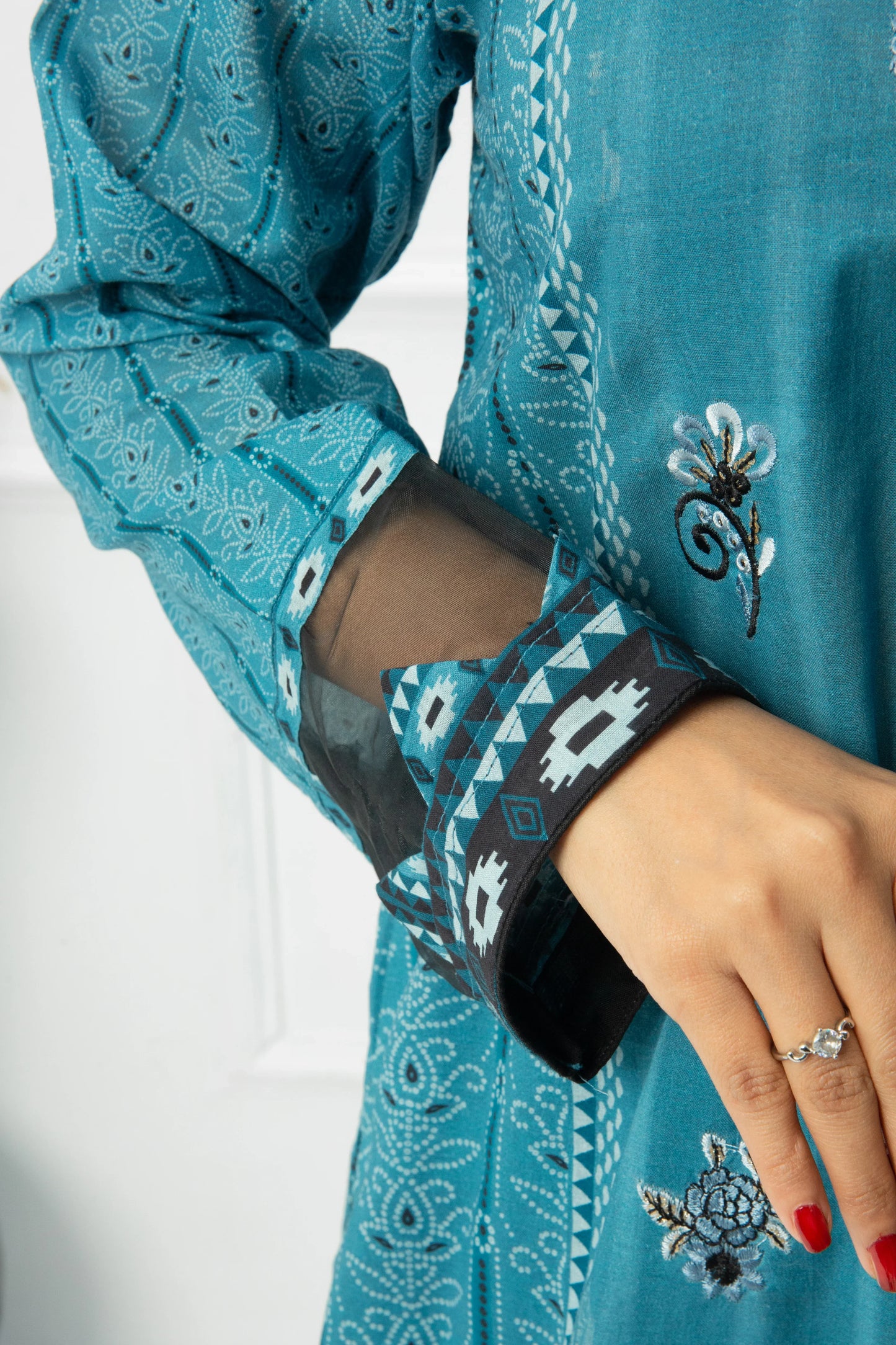 EMBC-007- 3 Piece Lawn Embroidered UnStitched Suit