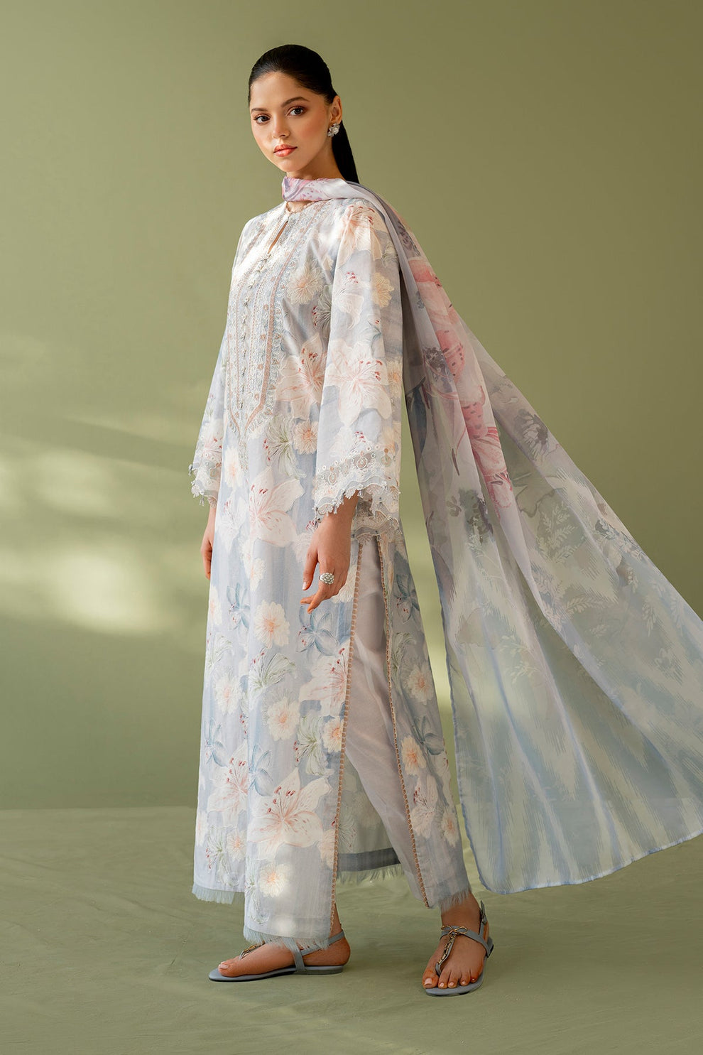 BR 3 Piece Unstiched Embroidered Lawn Suit