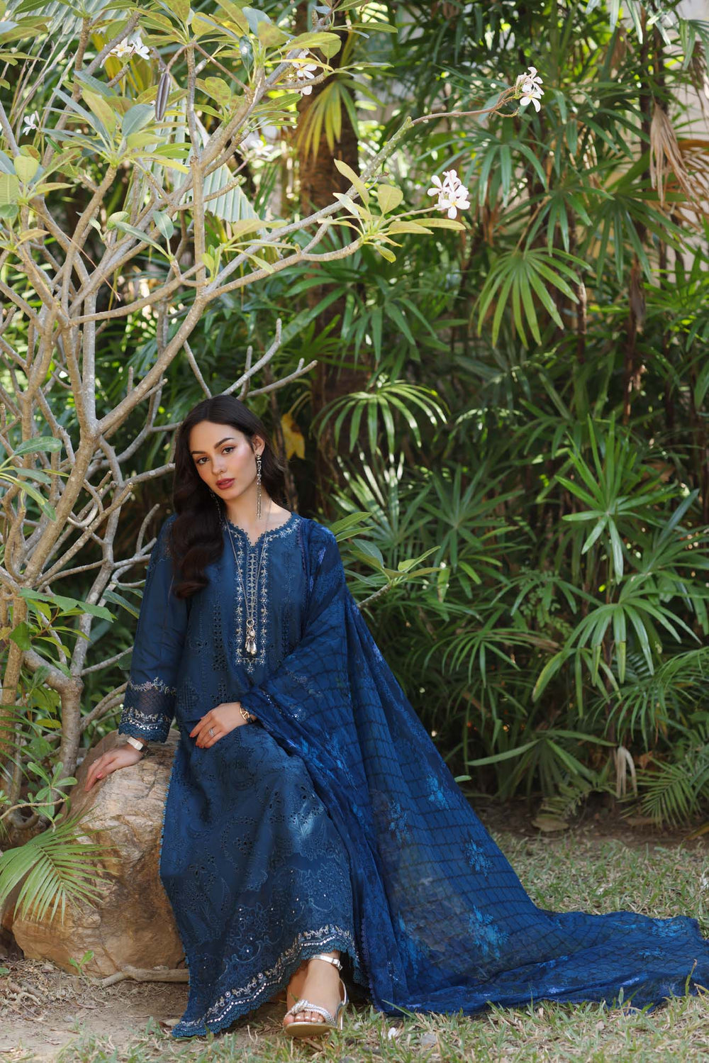 BH-Embroidered Luxury lawn Chikan-kari Dress 3Pc