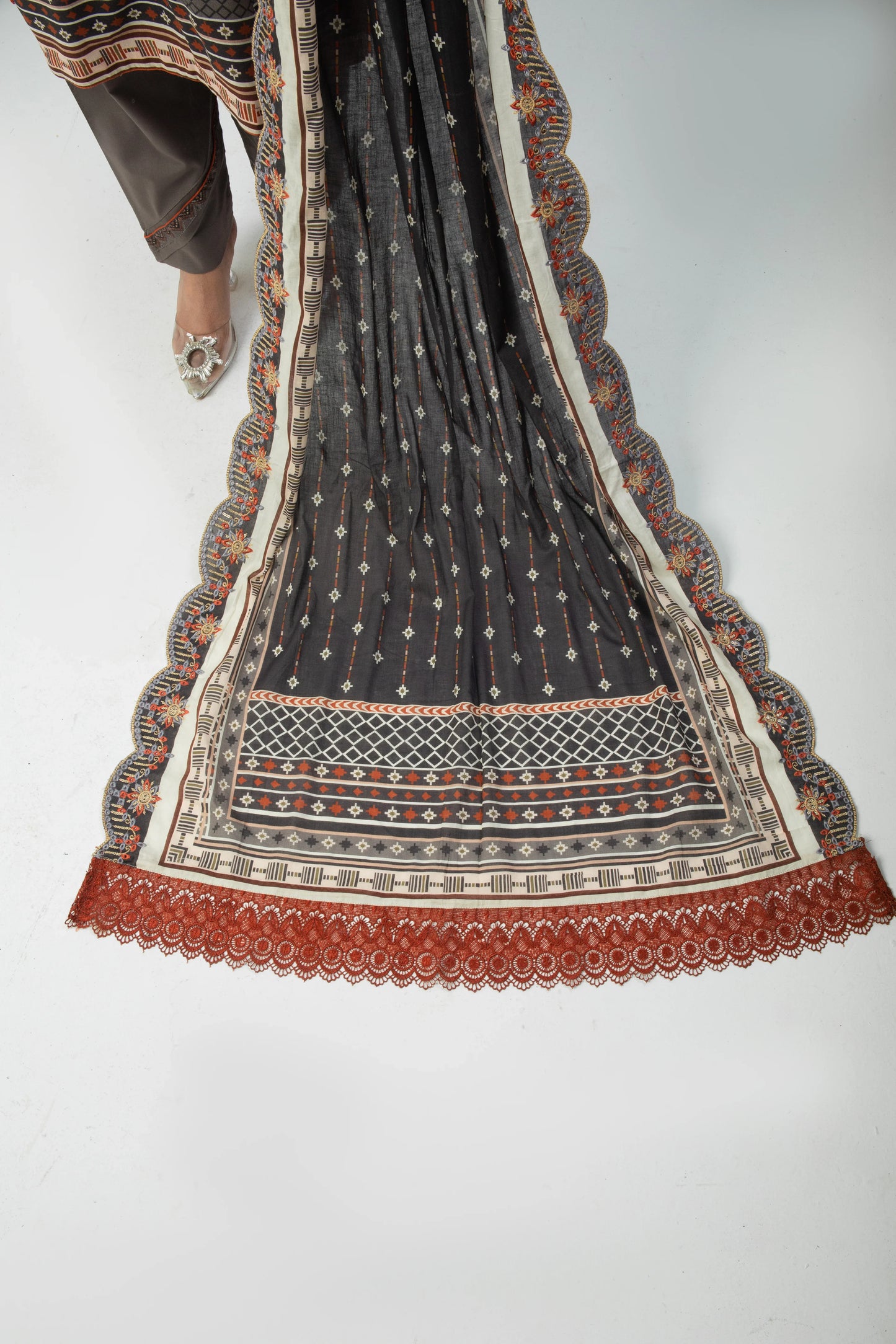 EMBC-003- 3 Piece Lawn Embroidered UnStitched Suit