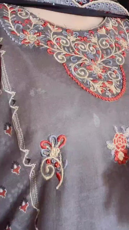 EMBC-003- 3 Piece Lawn Embroidered UnStitched Suit